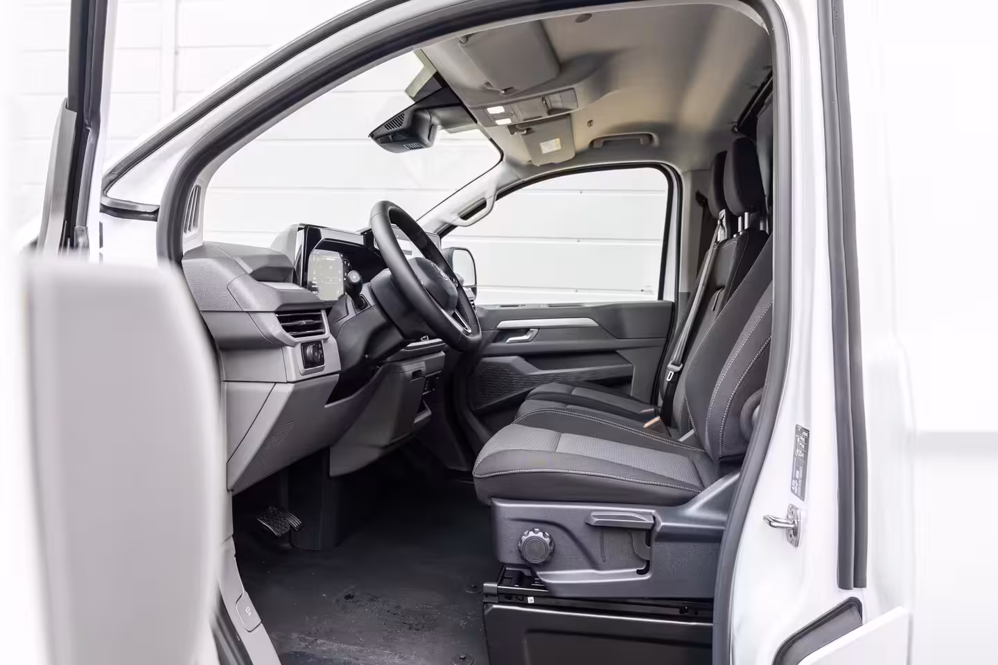 Volkswagen e-Transporter 32 136pk L1H1 Life 71 kWh | Trekhaak | 3-Zits