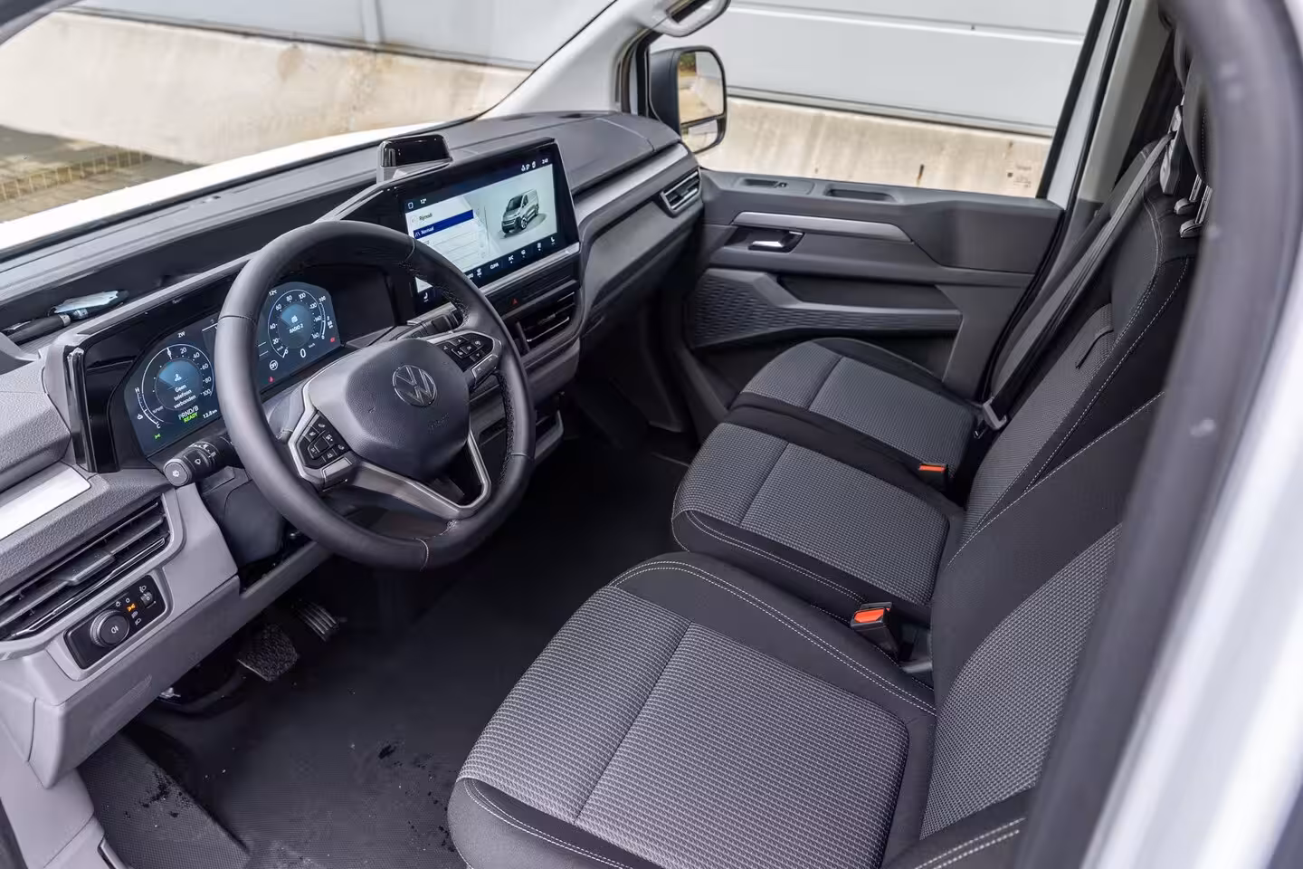Volkswagen e-Transporter 32 136pk L1H1 Life 71 kWh | Trekhaak | 3-Zits
