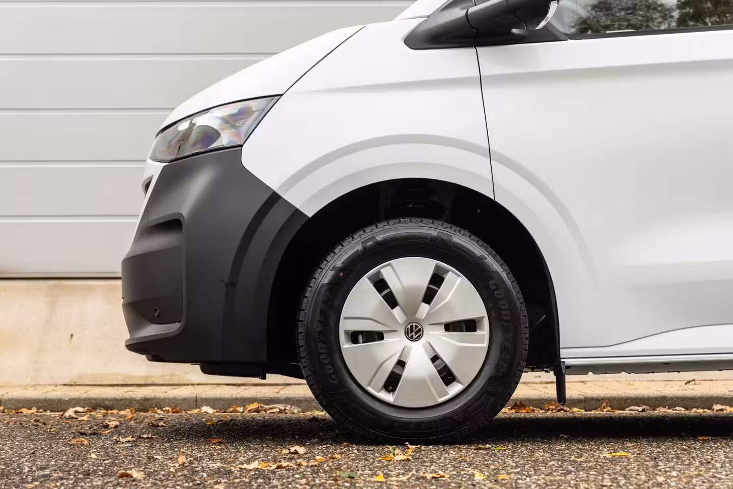 Volkswagen e-Transporter 32 136pk L1H1 Life 71 kWh | Trekhaak | 3-Zits