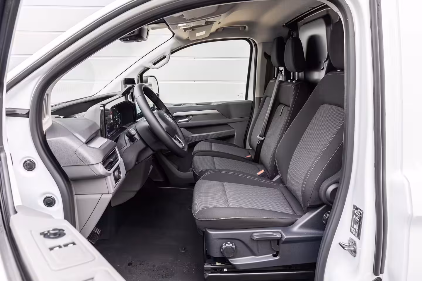 Volkswagen e-Transporter 32 136pk L1H1 Life 71 kWh | Trekhaak | 3-Zits