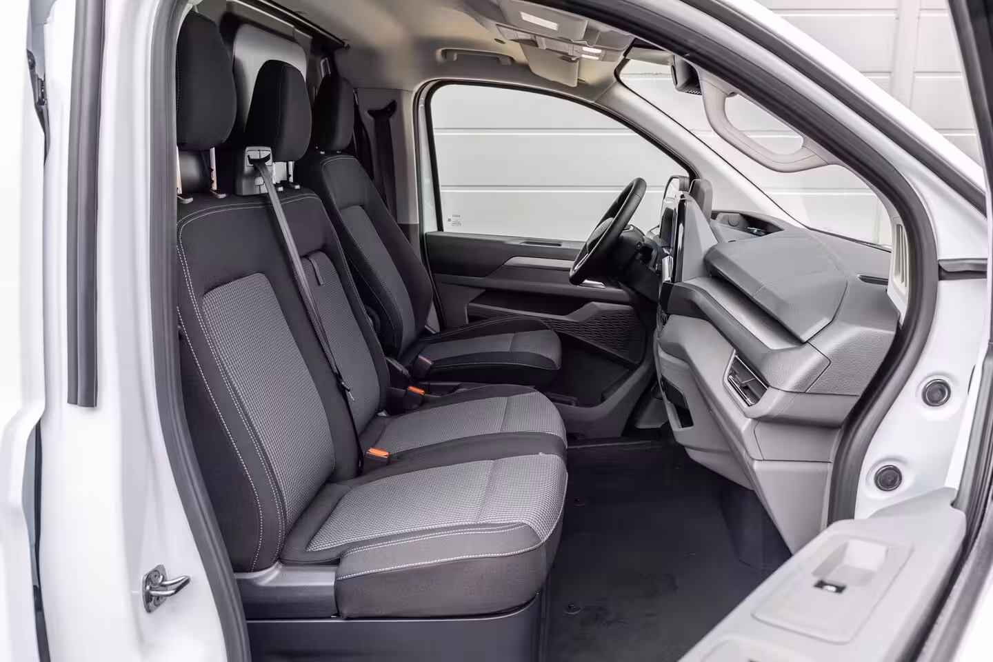Volkswagen e-Transporter 32 136pk L1H1 Life 71 kWh | Trekhaak | 3-Zits
