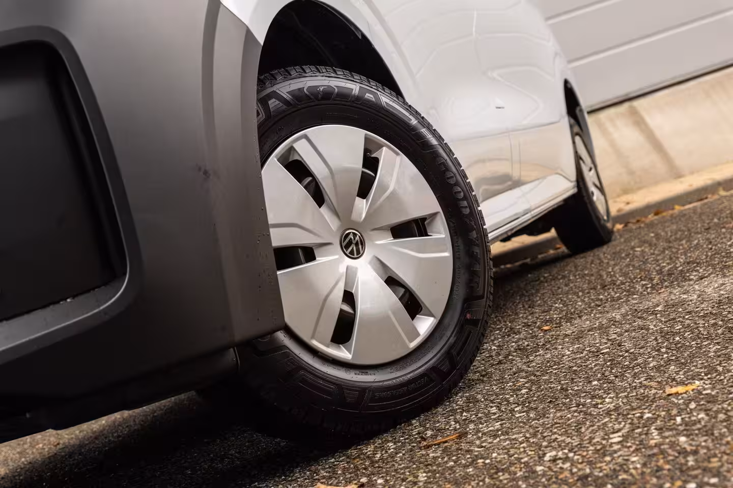 Volkswagen e-Transporter 32 136pk L1H1 Life 71 kWh | Trekhaak | 3-Zits