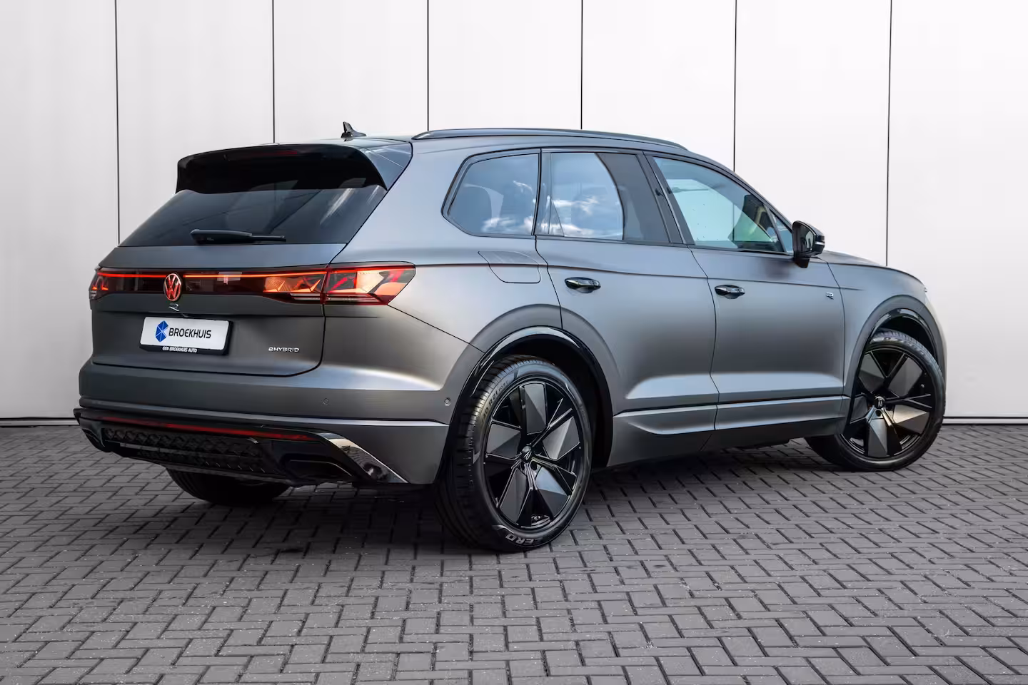 Volkswagen Touareg 3.0 TSi eHybrid 4MOTION R Edition l Panoramadak l Luchtvering l 360gr Camera l Stoelkoelin