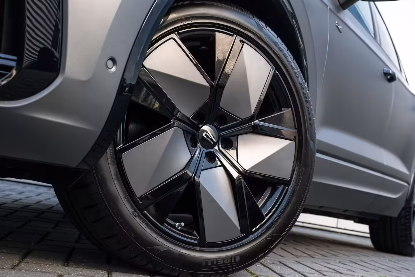 Volkswagen Touareg 3.0 TSi eHybrid 4MOTION R Edition l Panoramadak l Luchtvering l 360gr Camera l Stoelkoelin