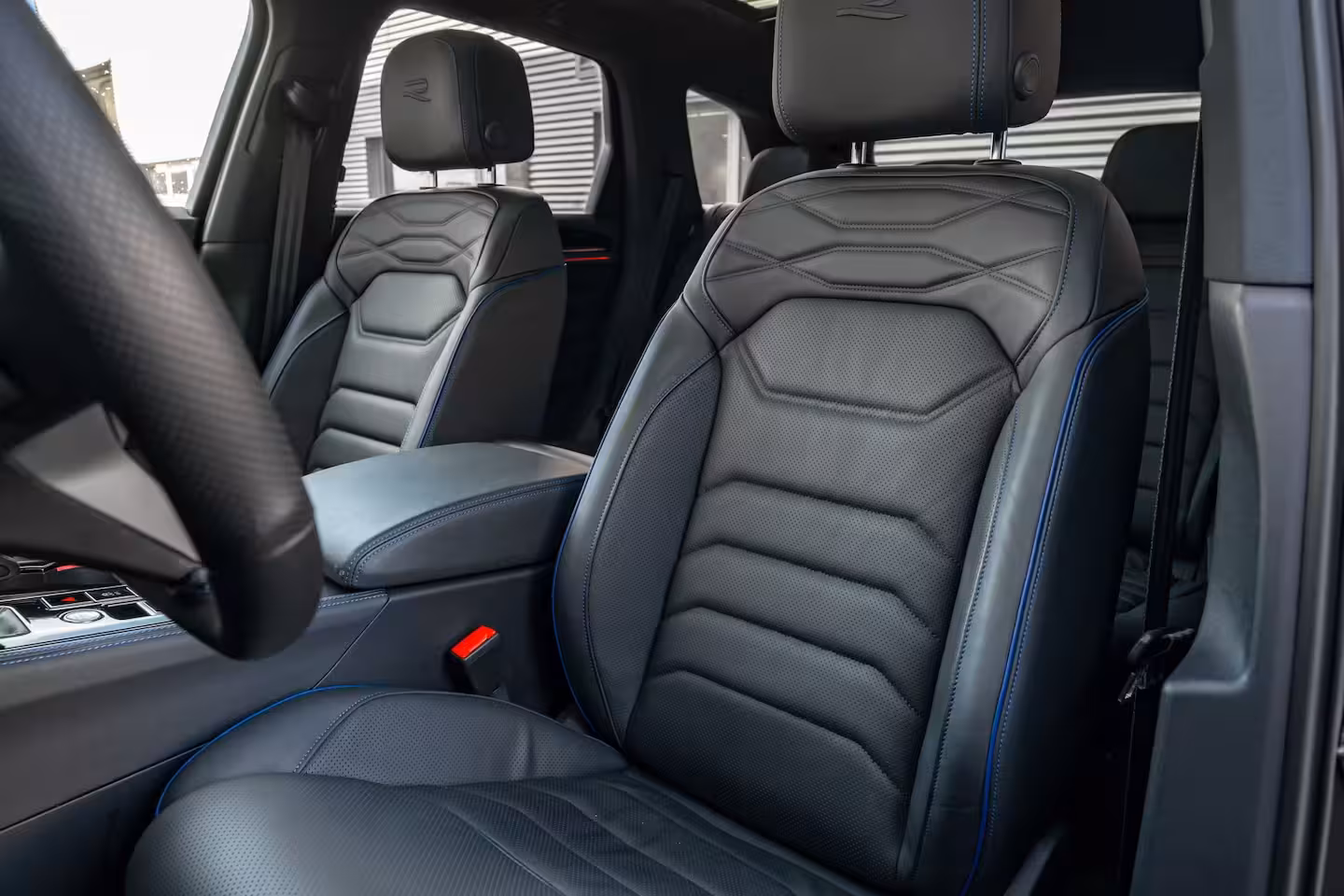 Volkswagen Touareg 3.0 TSi eHybrid 4MOTION R Edition l Panoramadak l Luchtvering l 360gr Camera l Stoelkoelin
