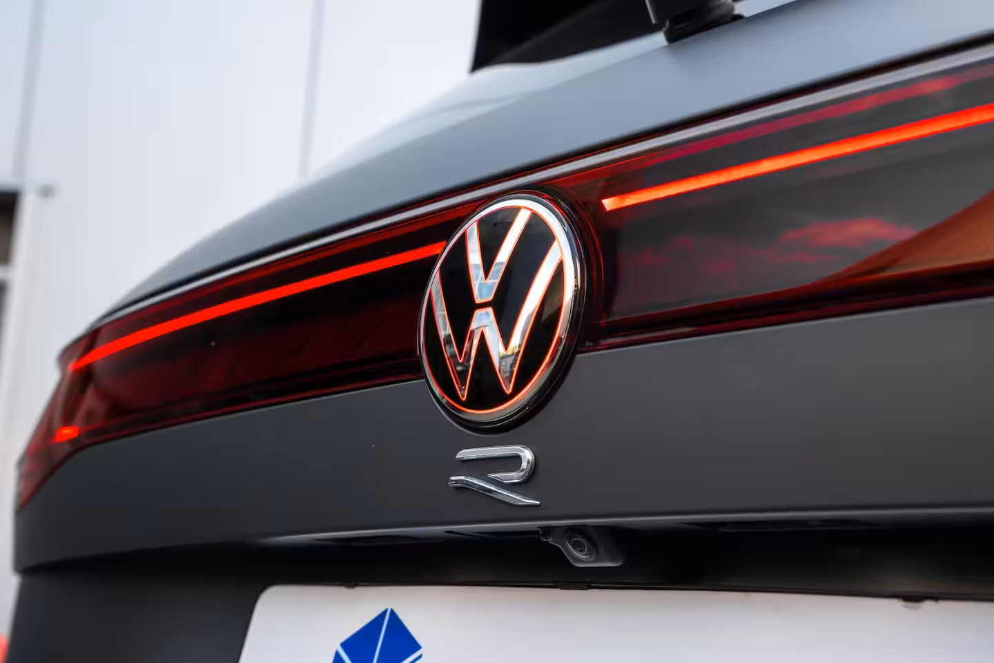 Volkswagen Touareg 3.0 TSi eHybrid 4MOTION R Edition l Panoramadak l Luchtvering l 360gr Camera l Stoelkoelin