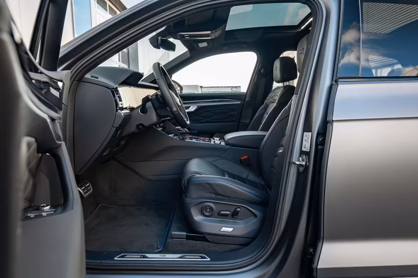 Volkswagen Touareg 3.0 TSi eHybrid 4MOTION R Edition l Panoramadak l Luchtvering l 360gr Camera l Stoelkoelin