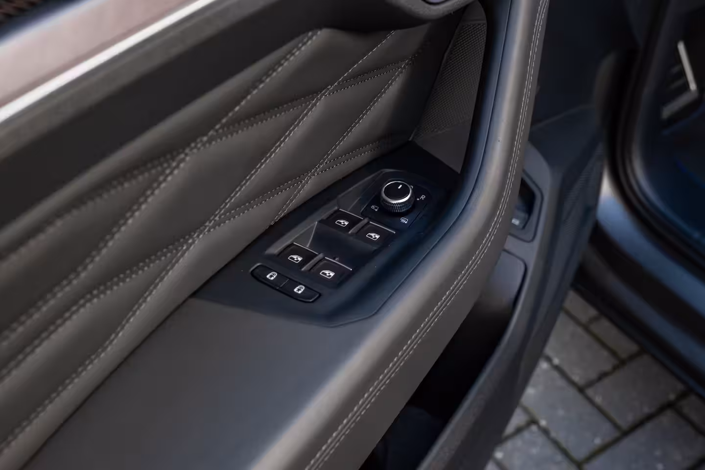 Volkswagen Touareg 3.0 TSi eHybrid 4MOTION R Edition l Panoramadak l Luchtvering l 360gr Camera l Stoelkoelin