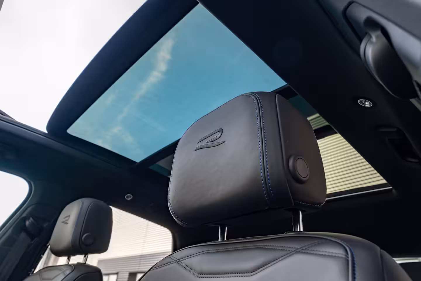 Volkswagen Touareg 3.0 TSi eHybrid 4MOTION R Edition l Panoramadak l Luchtvering l 360gr Camera l Stoelkoelin