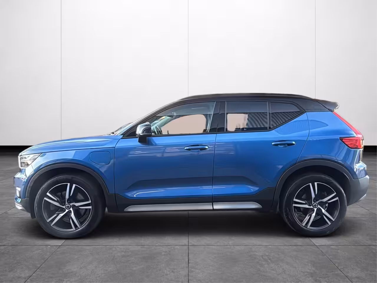 Volvo XC40 1.5 T4 Recharge R-Design Expression | Pano | Stoelverwarming | H&K Audio | Camera