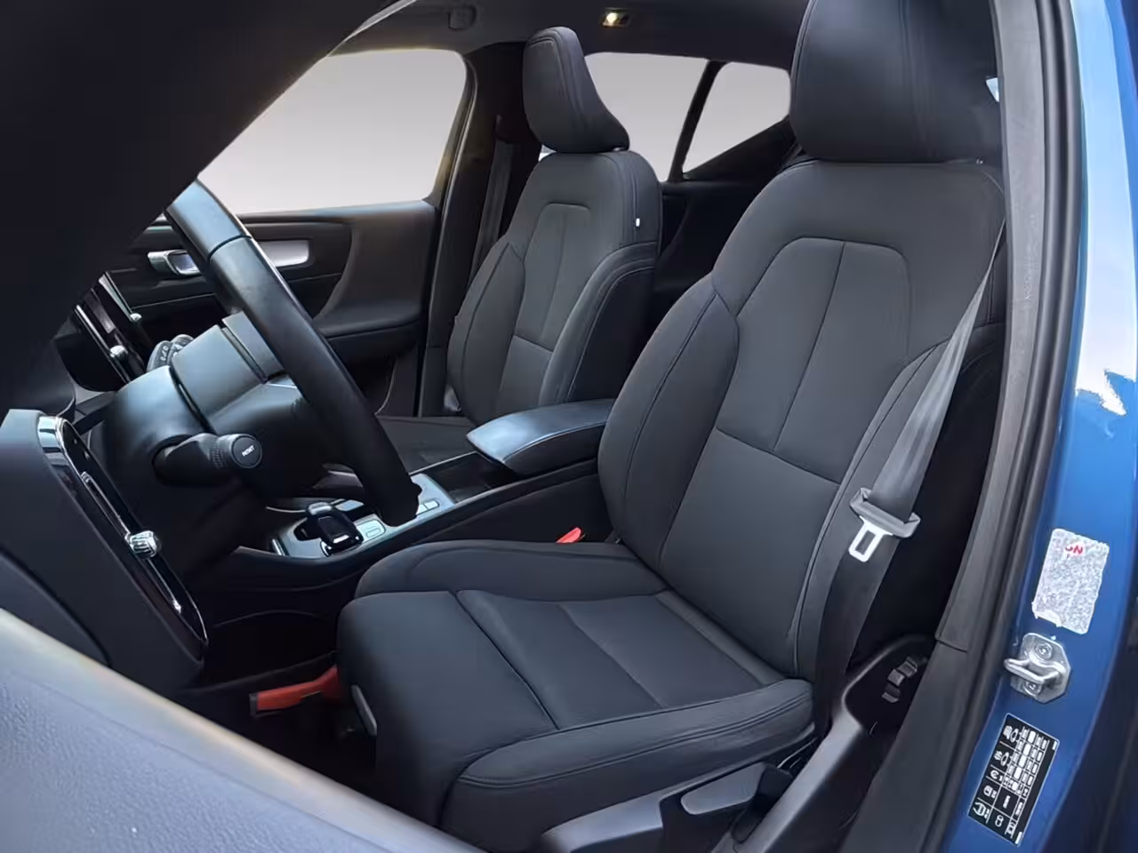Volvo XC40 1.5 T4 Recharge R-Design Expression | Pano | Stoelverwarming | H&K Audio | Camera