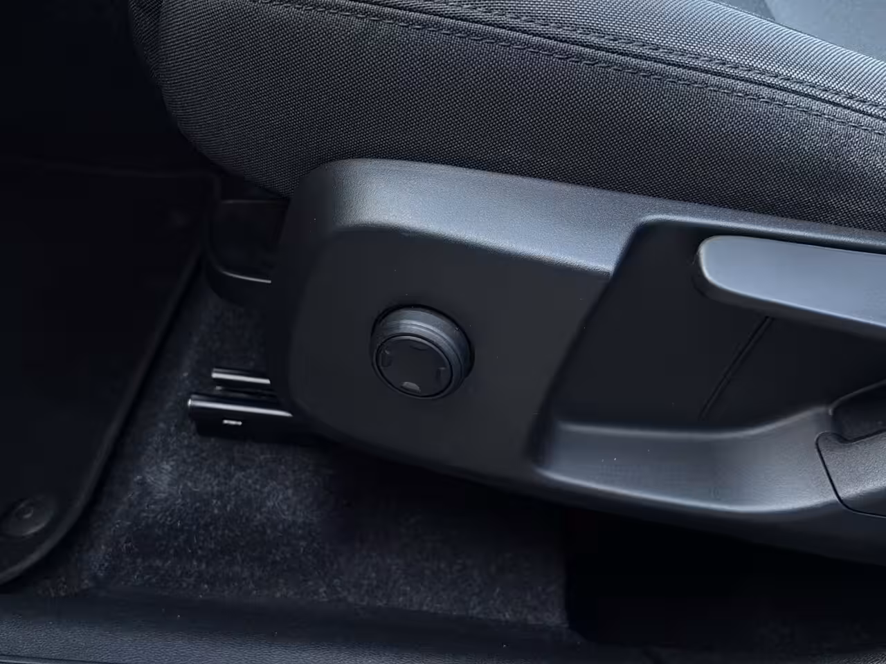 Volvo XC40 1.5 T4 Recharge R-Design Expression | Pano | Stoelverwarming | H&K Audio | Camera