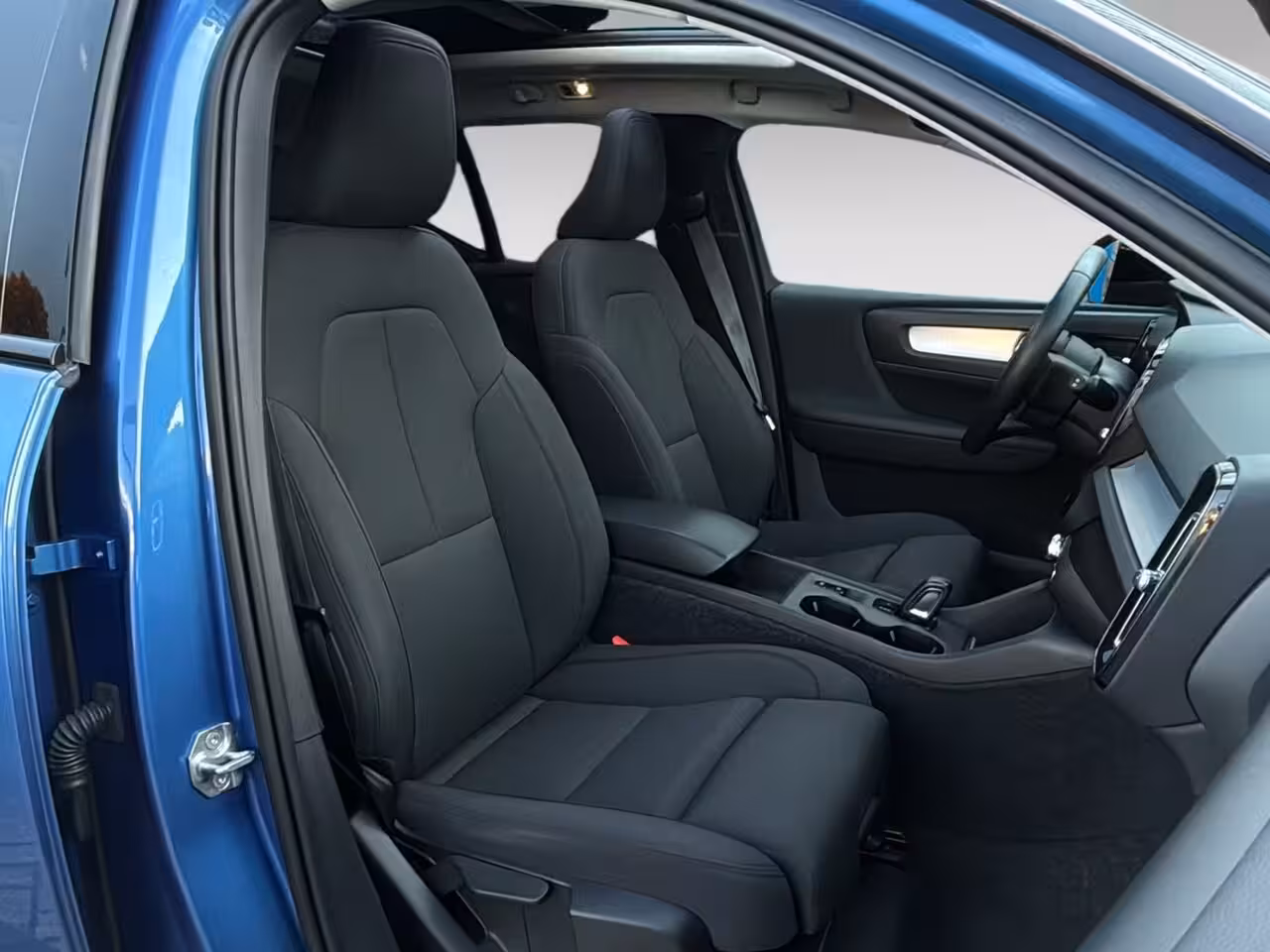 Volvo XC40 1.5 T4 Recharge R-Design Expression | Pano | Stoelverwarming | H&K Audio | Camera