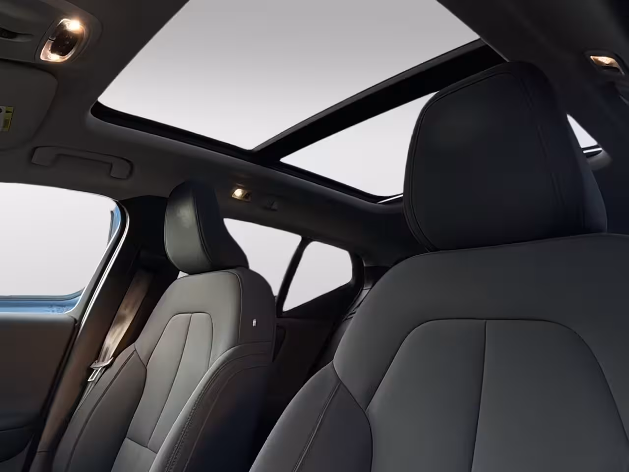 Volvo XC40 1.5 T4 Recharge R-Design Expression | Pano | Stoelverwarming | H&K Audio | Camera
