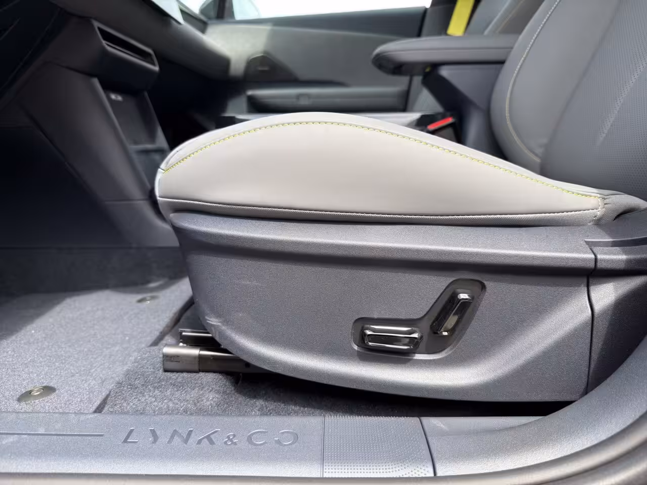 Lynk & Co 02 66 kWh More MY27 | 22 kW lader | 360 Camera | Memory seats | High end audio | Apple Carpla