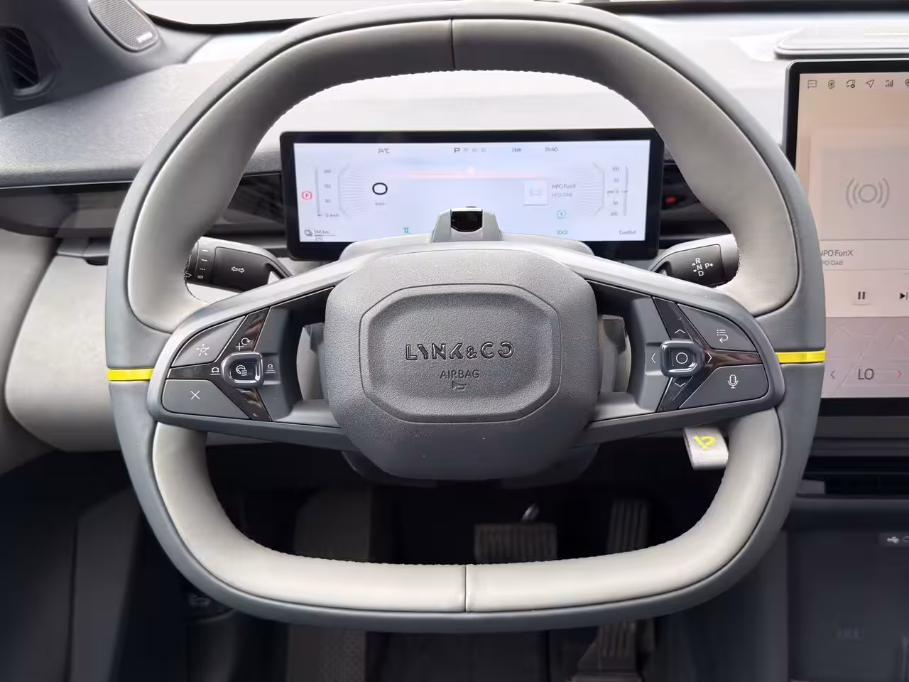 Lynk & Co 02 66 kWh More MY27 | 22 kW lader | 360 Camera | Memory seats | High end audio | Apple Carpla