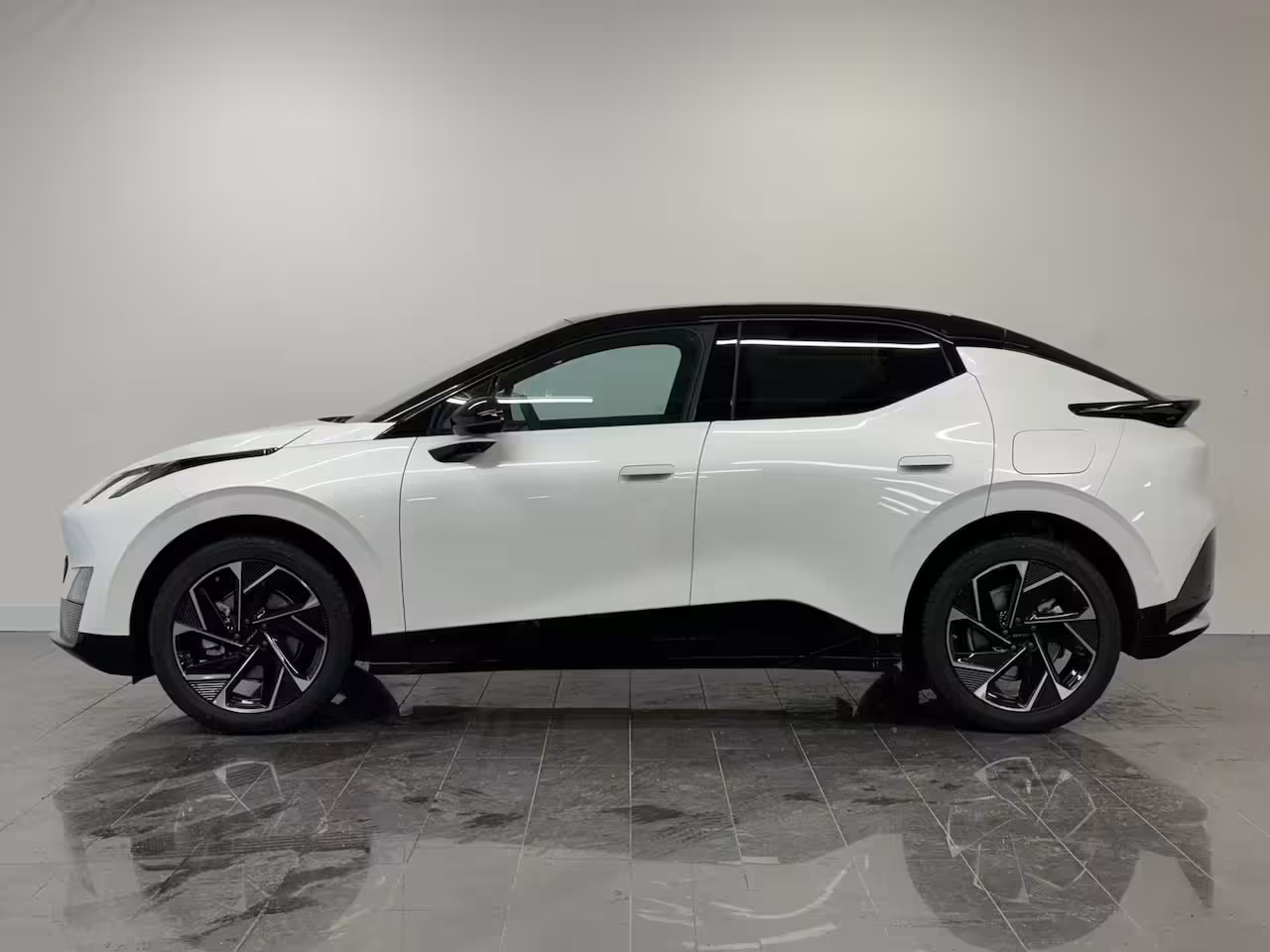 Lynk & Co 02 More 66 kWh | 22 kW lader | 360 Camera | Memory seats | High end audio | Apple Carplay/And