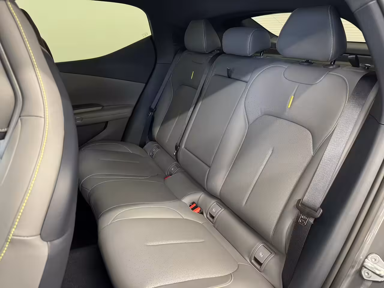 Lynk & Co 02 More 66 kWh | 22 kW lader | 360 Camera | Memory seats | High end audio | Apple Carplay/And