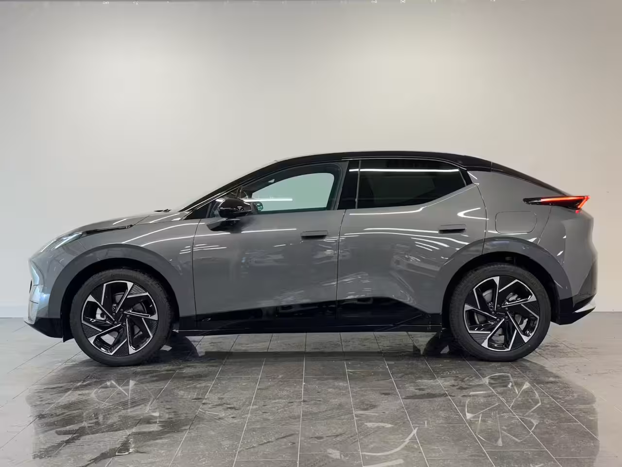 Lynk & Co 02 More 66 kWh | 22 kW lader | 360 Camera | Memory seats | High end audio | Apple Carplay/And