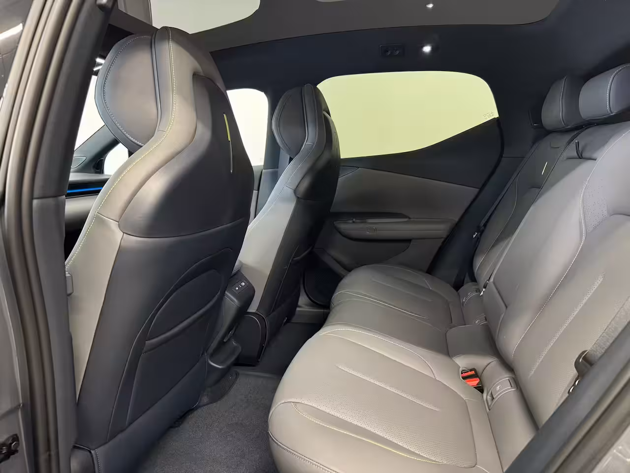 Lynk & Co 02 More 66 kWh | 22 kW lader | 360 Camera | Memory seats | High end audio | Apple Carplay/And