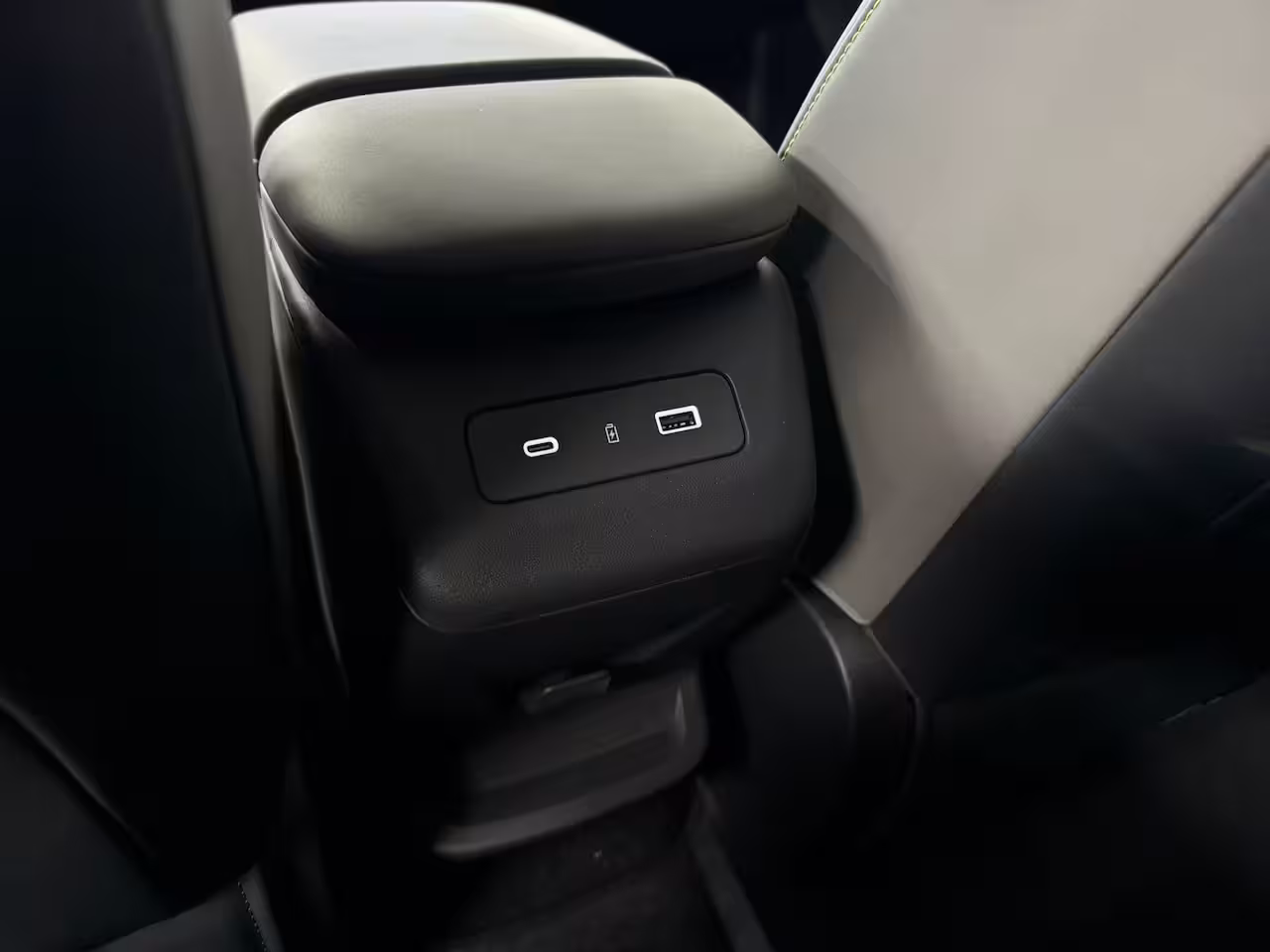 Lynk & Co 02 More 66 kWh | 22 kW lader | 360 Camera | Memory seats | High end audio | Apple Carplay/And