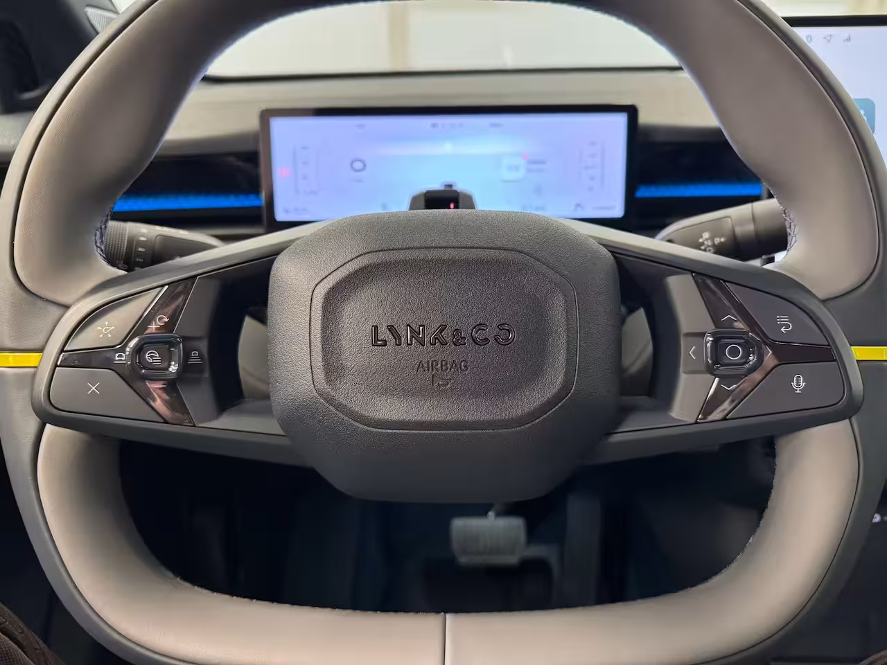 Lynk & Co 02 More 66 kWh | 22 kW lader | 360 Camera | Memory seats | High end audio | Apple Carplay/And