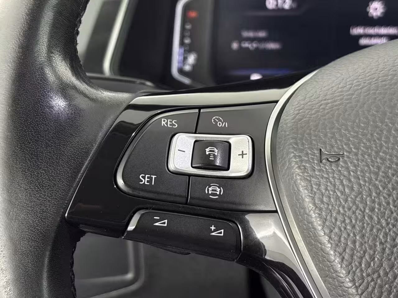 Volkswagen Tiguan 1.5 TSI ACT Highline Business R Achteruitrij Camera | Parkeersensoren Voor + Achter | Adap