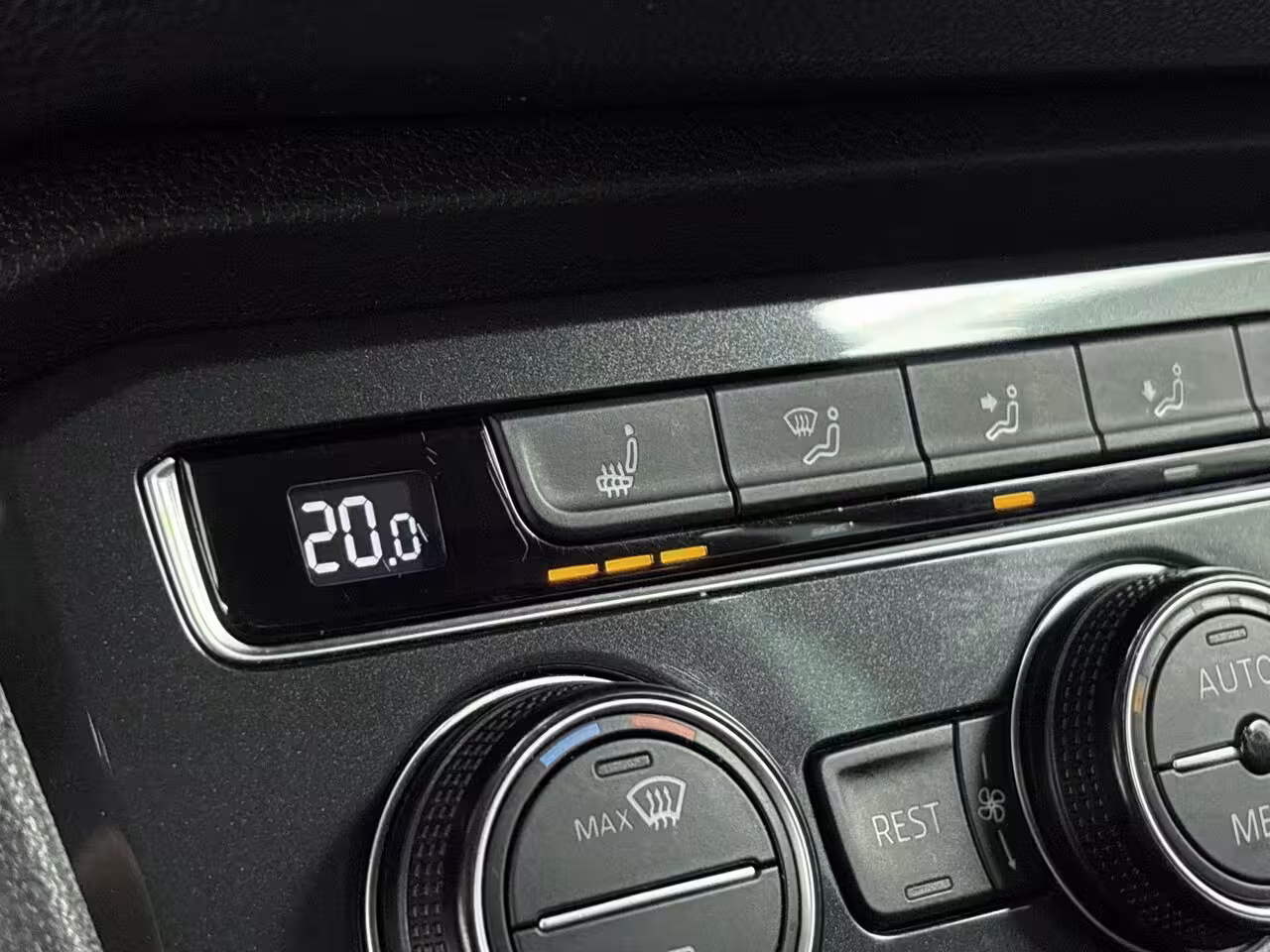 Volkswagen Tiguan 1.5 TSI ACT Highline Business R Achteruitrij Camera | Parkeersensoren Voor + Achter | Adap