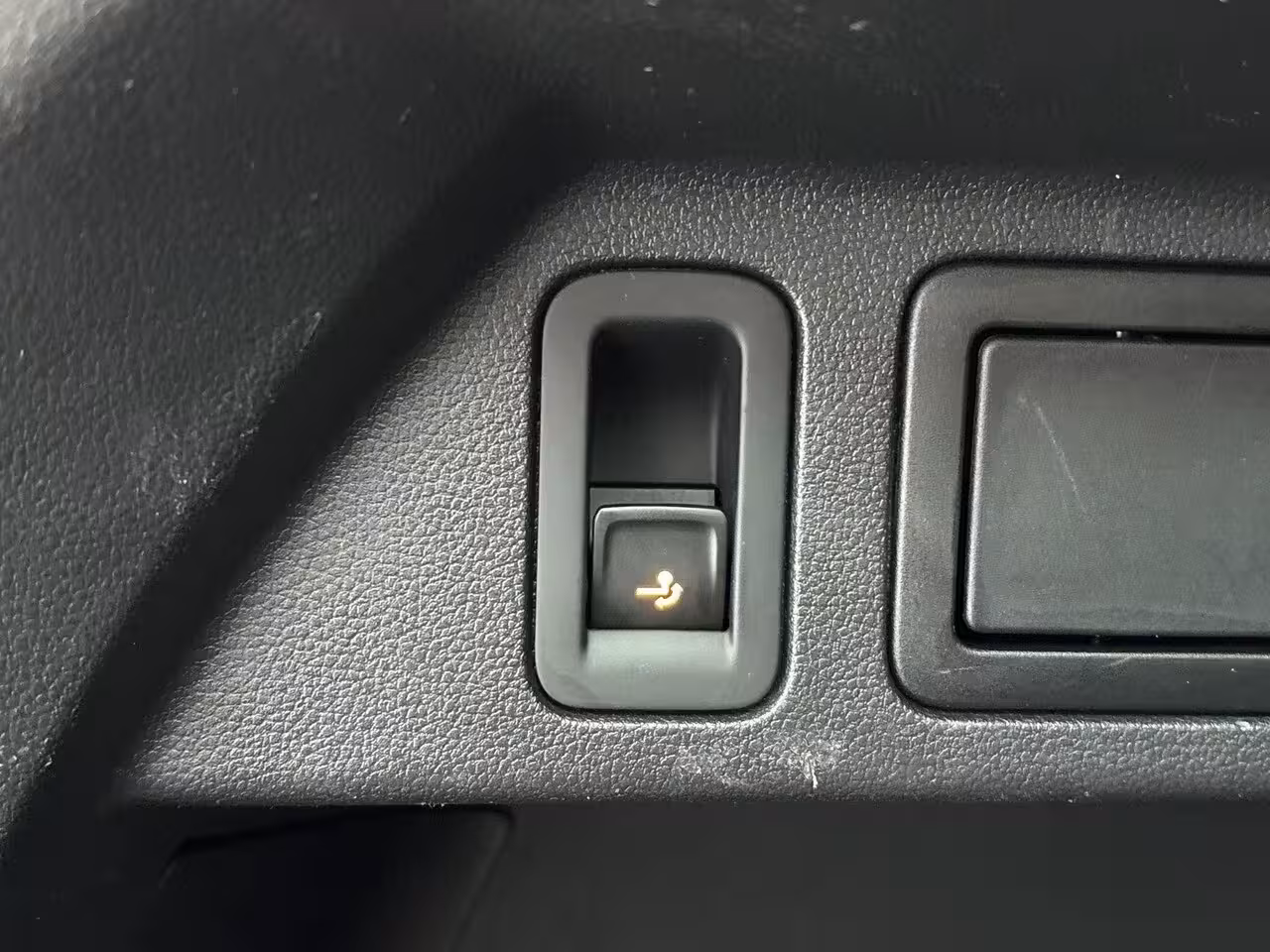 Volkswagen Tiguan 1.5 TSI ACT Highline Business R Achteruitrij Camera | Parkeersensoren Voor + Achter | Adap