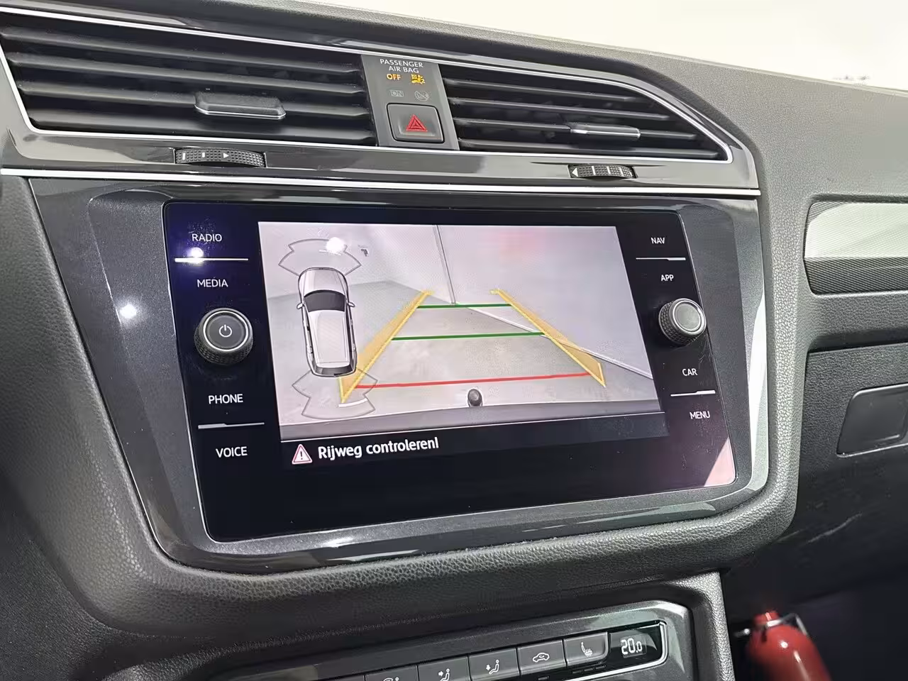 Volkswagen Tiguan 1.5 TSI ACT Highline Business R Achteruitrij Camera | Parkeersensoren Voor + Achter | Adap
