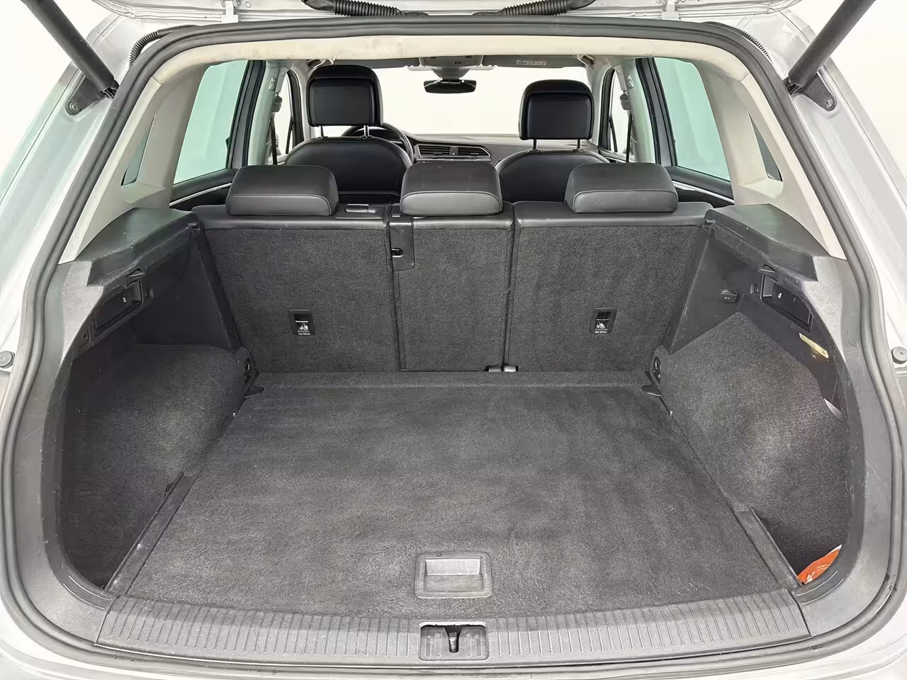 Volkswagen Tiguan 1.5 TSI ACT Highline Business R Achteruitrij Camera | Parkeersensoren Voor + Achter | Adap