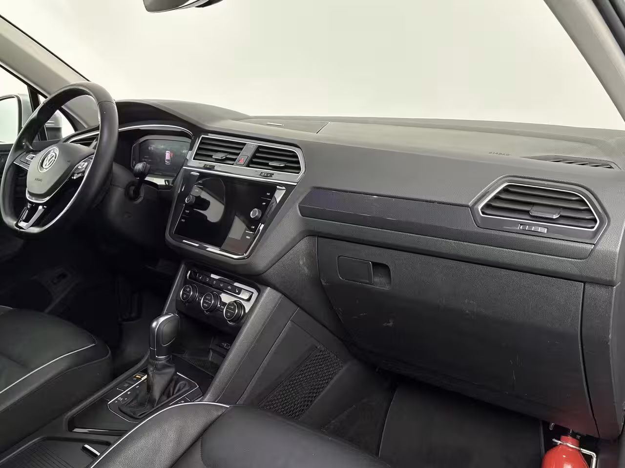 Volkswagen Tiguan 1.5 TSI ACT Highline Business R Achteruitrij Camera | Parkeersensoren Voor + Achter | Adap