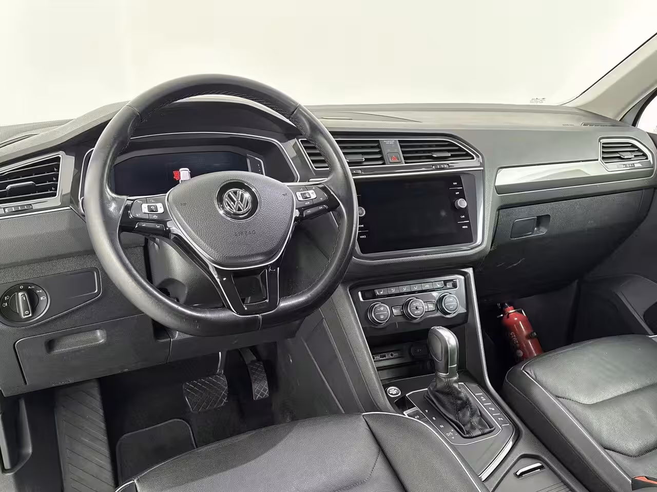 Volkswagen Tiguan 1.5 TSI ACT Highline Business R Achteruitrij Camera | Parkeersensoren Voor + Achter | Adap