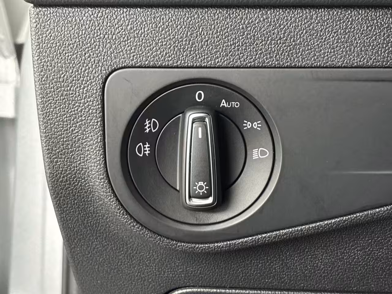 Volkswagen Tiguan 1.5 TSI ACT Highline Business R Achteruitrij Camera | Parkeersensoren Voor + Achter | Adap