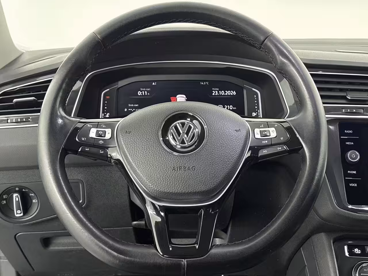 Volkswagen Tiguan 1.5 TSI ACT Highline Business R Achteruitrij Camera | Parkeersensoren Voor + Achter | Adap