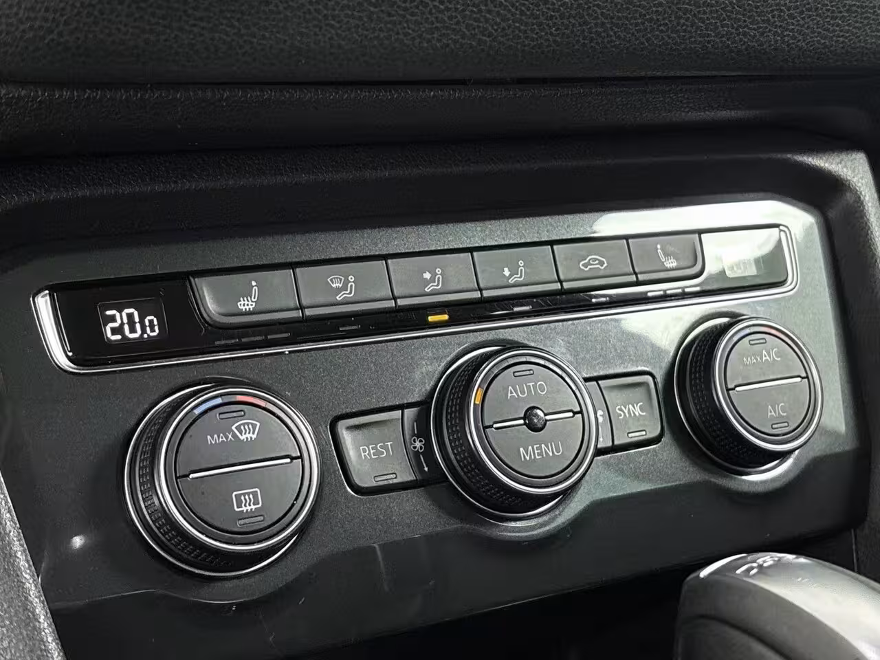 Volkswagen Tiguan 1.5 TSI ACT Highline Business R Achteruitrij Camera | Parkeersensoren Voor + Achter | Adap