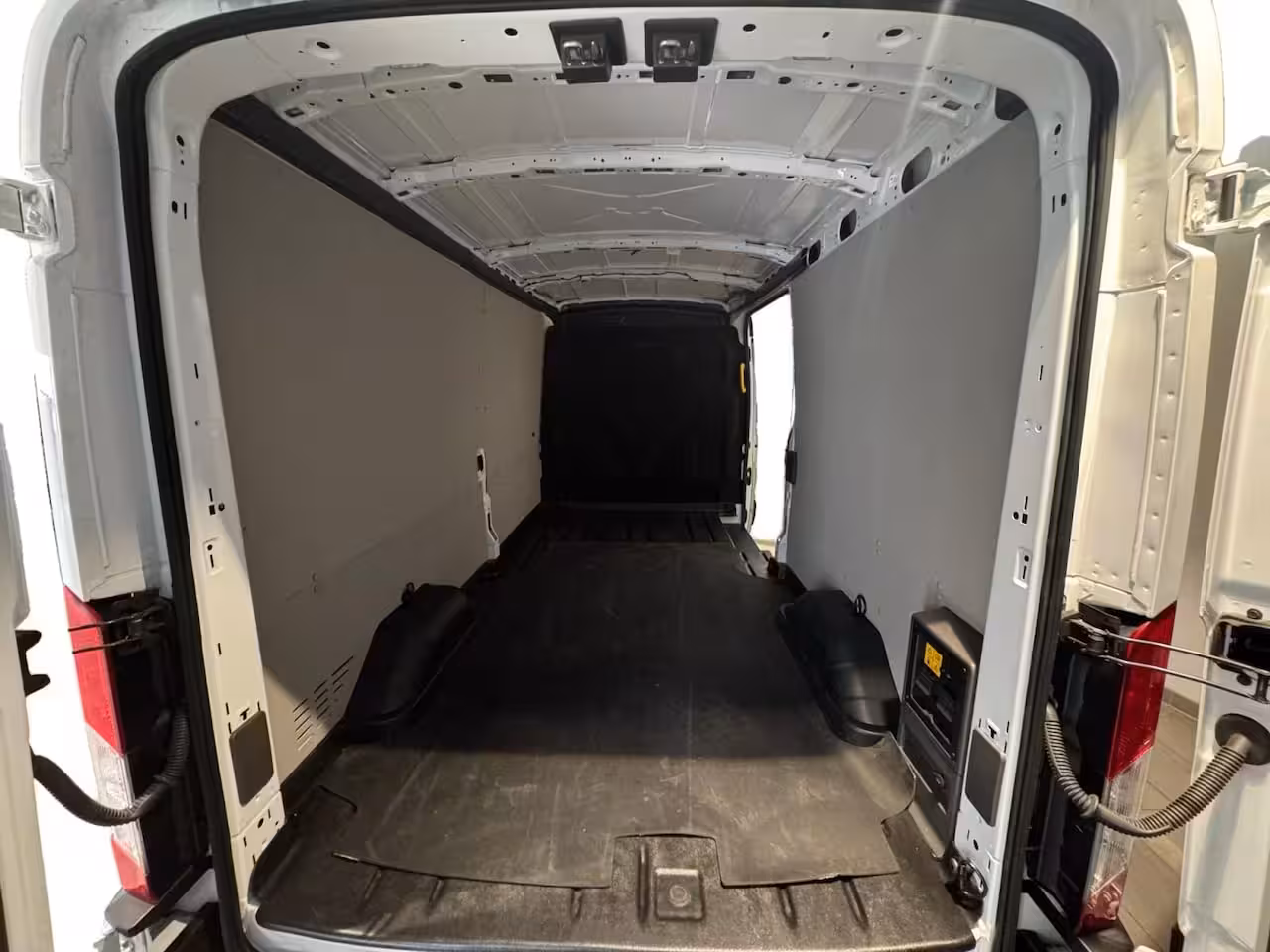 Ford E-Transit 350 L3H2 Trend 68 kWh 184 pk | Pro-Power | Navigatie | Zijwandbekleding | Direct leverbaar