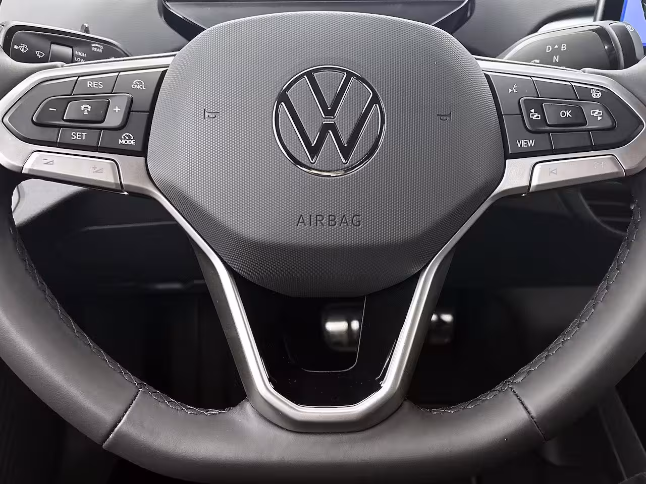 Volkswagen ID.4 Pro Limited Edition 79 kWh 286 PK | NOVEMBER BINNEN | Automaat | Trekhaak | Navigatie | St