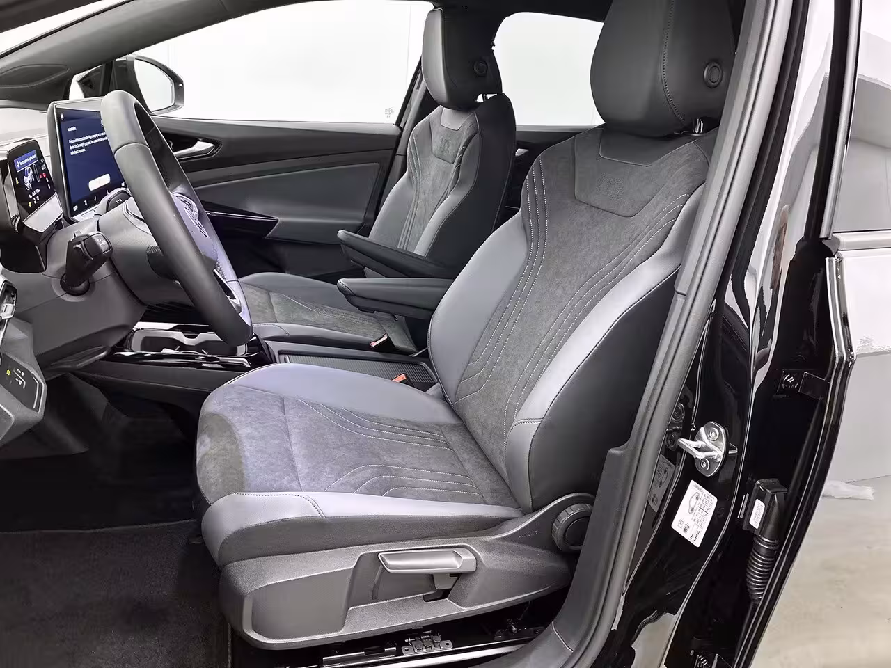 Volkswagen ID.4 Pro Limited Edition 79 kWh 286 PK | NOVEMBER BINNEN | Automaat | Trekhaak | Navigatie | St