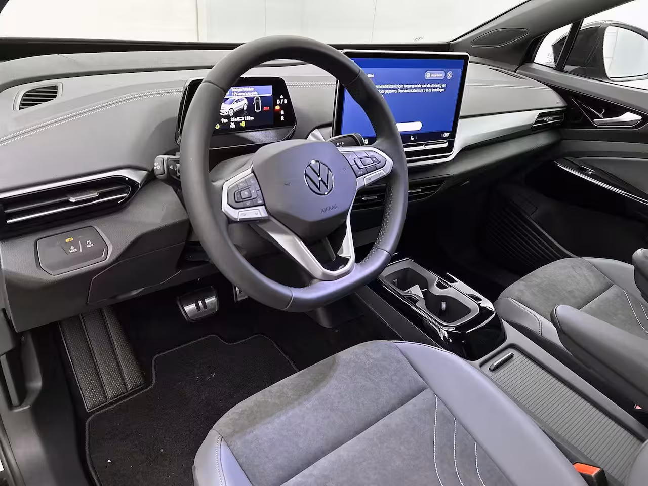 Volkswagen ID.4 Pro Limited Edition 79 kWh 286 PK | NOVEMBER BINNEN | Automaat | Trekhaak | Navigatie | St