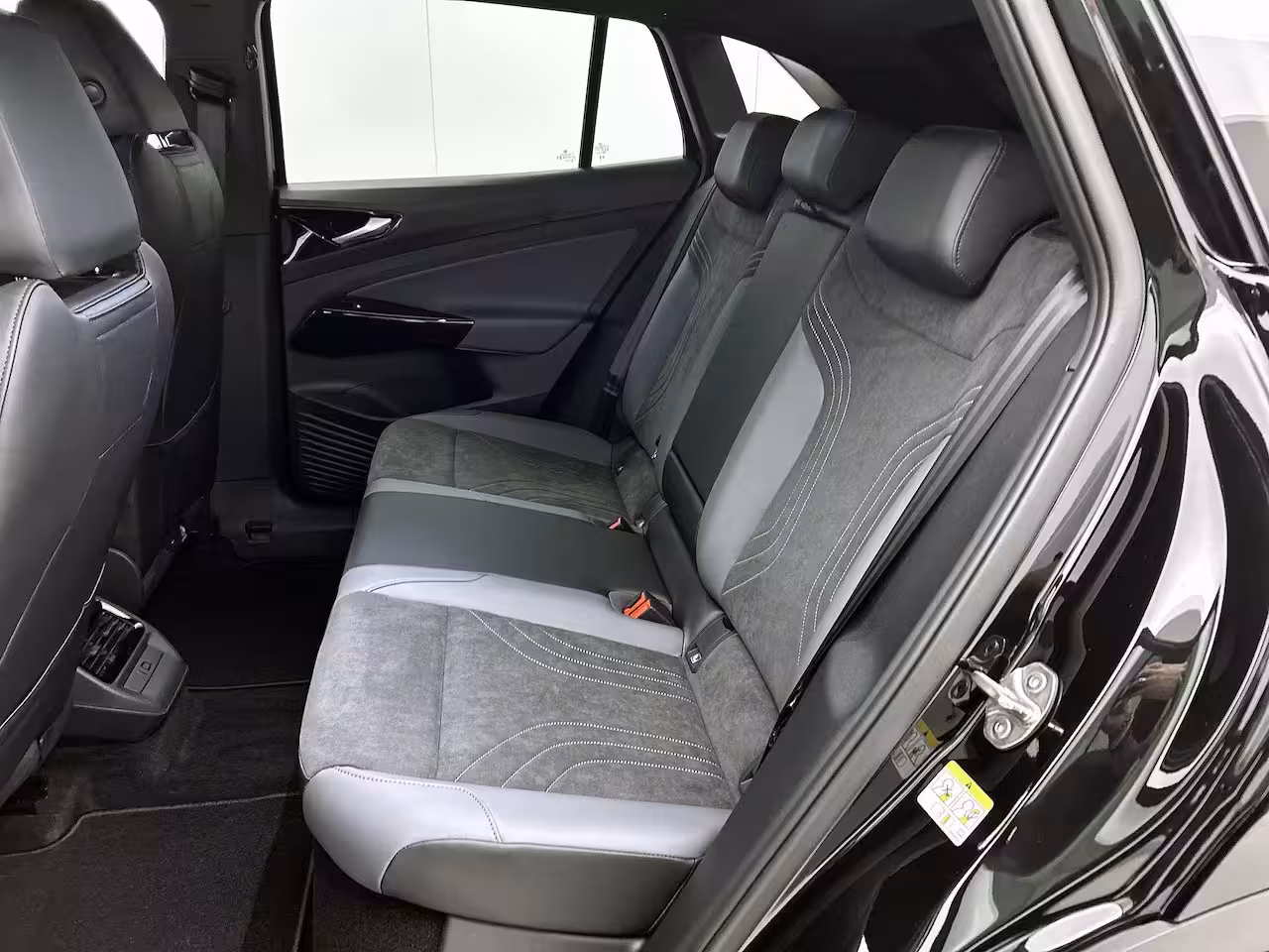 Volkswagen ID.4 Pro Limited Edition 79 kWh 286 PK | NOVEMBER BINNEN | Automaat | Trekhaak | Navigatie | St