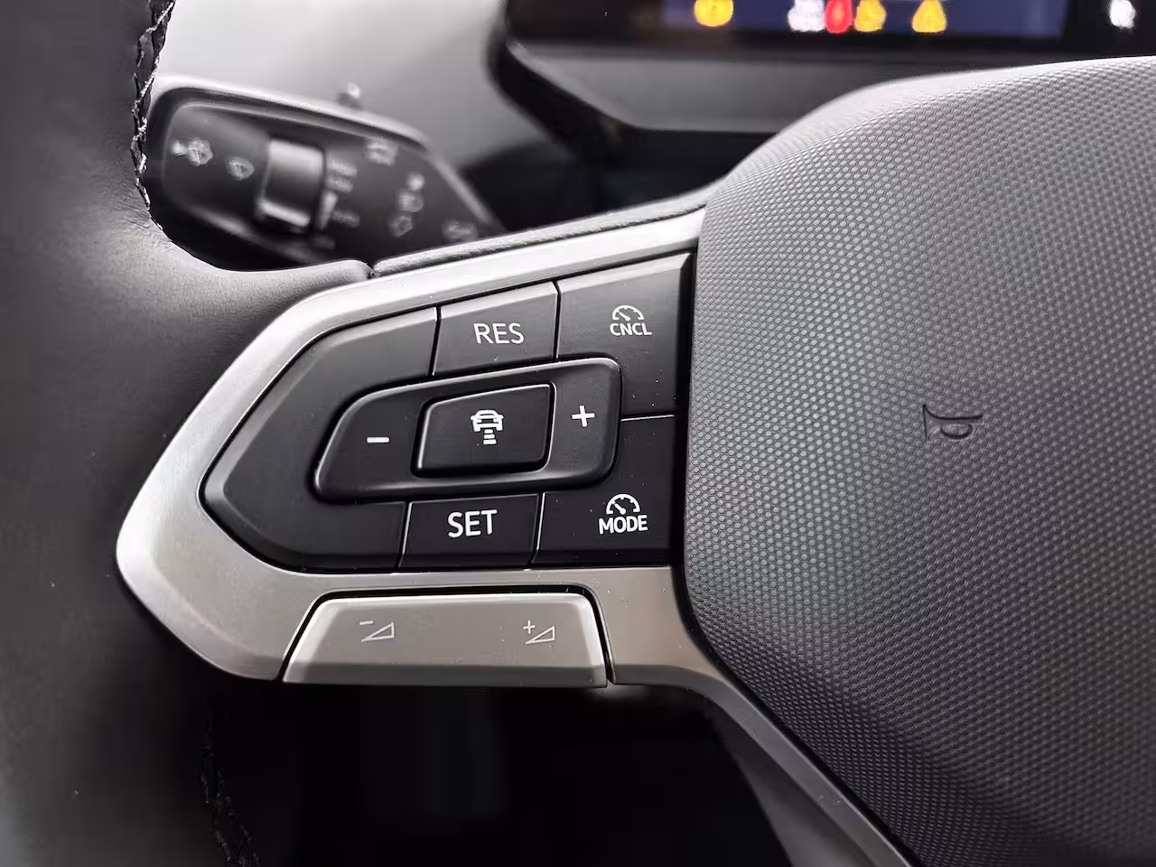 Volkswagen ID.4 Pro Limited Edition 79 kWh 286 PK | NOVEMBER BINNEN | Automaat | Trekhaak | Navigatie | St