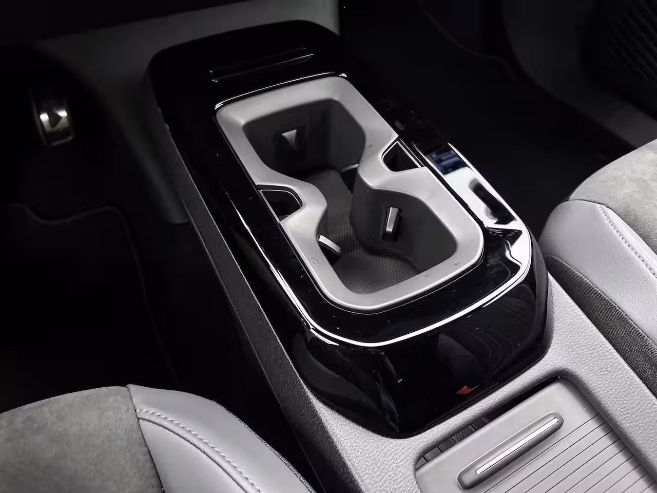 Volkswagen ID.4 Pro Limited Edition 79 kWh 286 PK | NOVEMBER BINNEN | Automaat | Trekhaak | Navigatie | St