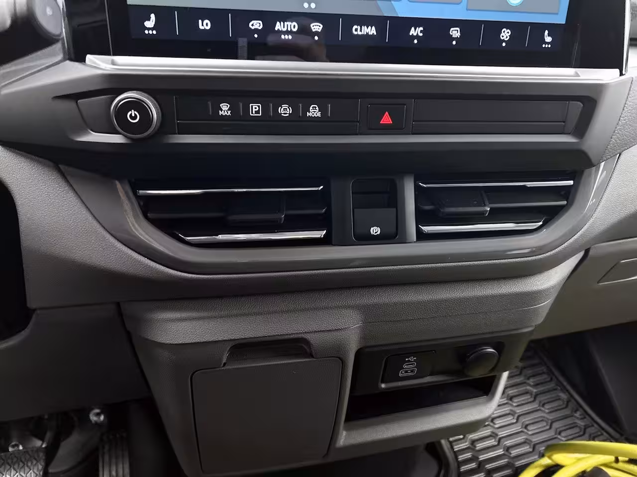 Volkswagen e-Transporter L2H1 Life 64 kWh 136PK | Automaat | Achteruitrijcamera | Parkeernsensoren Voor + Achter |