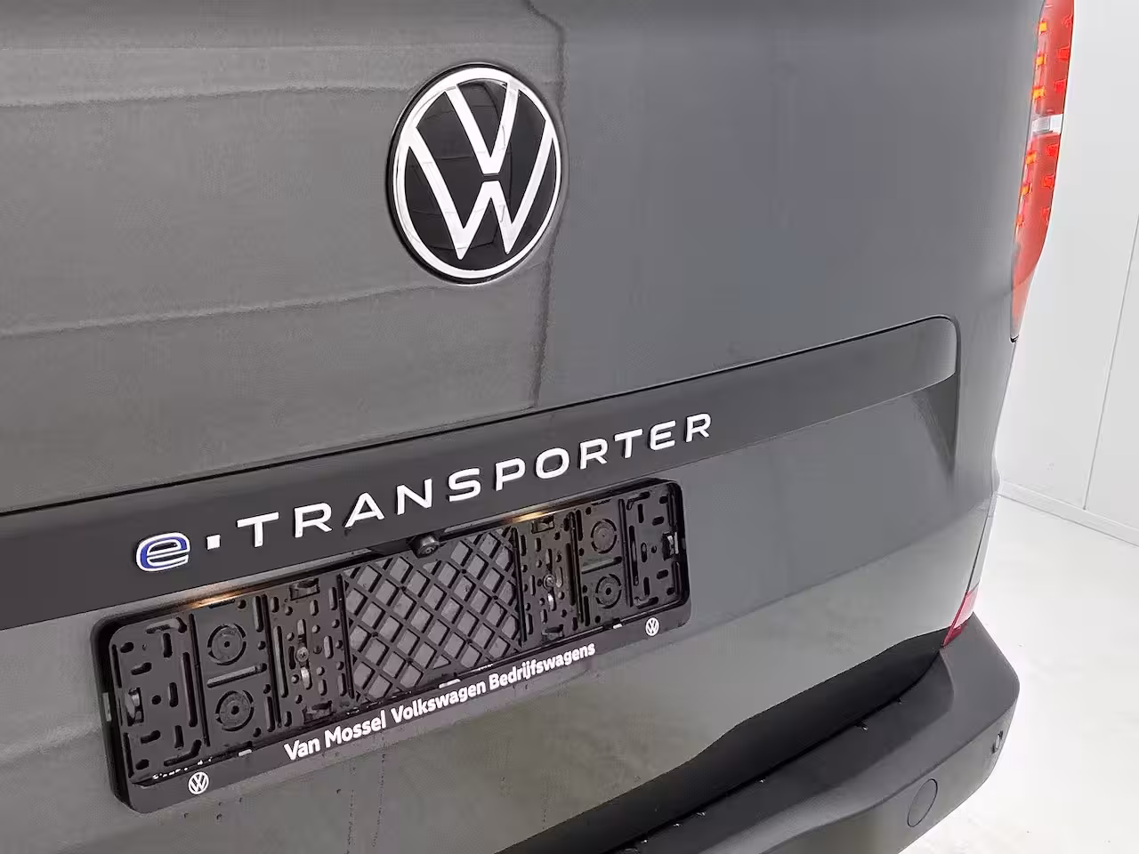 Volkswagen e-Transporter L2H1 Life 64 kWh 136PK | Automaat | Achteruitrijcamera | Parkeernsensoren Voor + Achter |