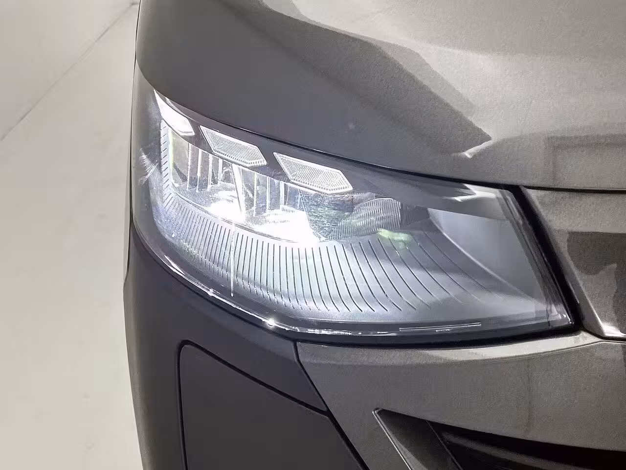 Volkswagen e-Transporter L2H1 Life 64 kWh 136PK | Automaat | Achteruitrijcamera | Parkeernsensoren Voor + Achter |