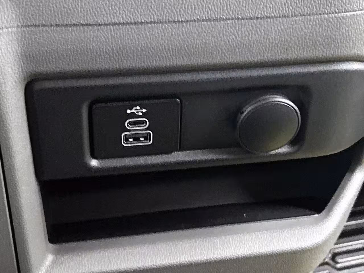 Volkswagen e-Transporter L2H1 Life 64 kWh 136PK | Automaat | Achteruitrijcamera | Parkeernsensoren Voor + Achter |
