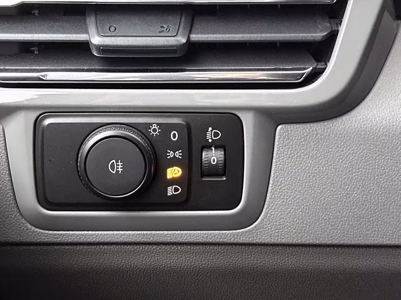 Volkswagen e-Transporter L2H1 Life 64 kWh 136PK | Automaat | Achteruitrijcamera | Parkeernsensoren Voor + Achter |