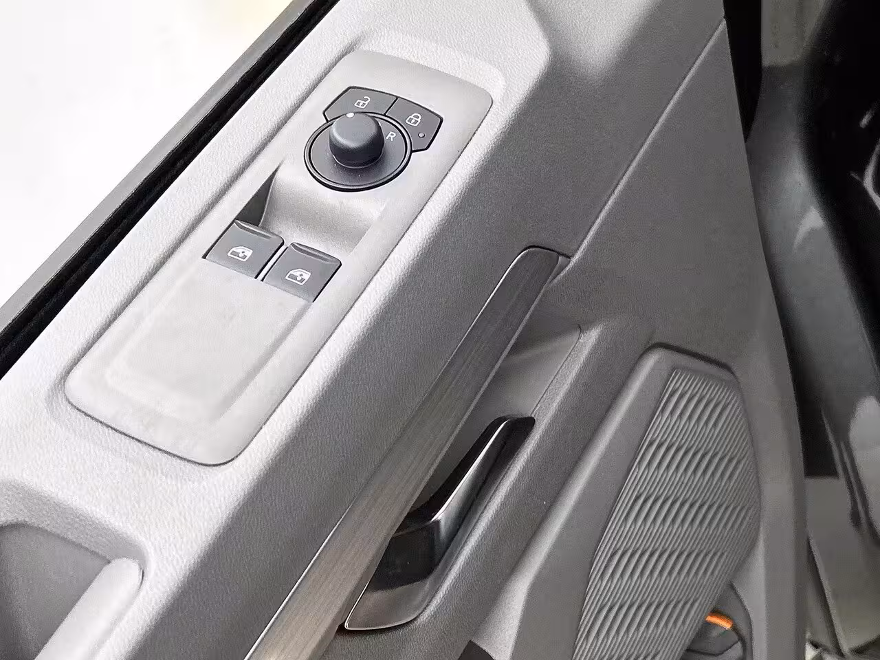 Volkswagen e-Transporter L2H1 Life 64 kWh 136PK | Automaat | Achteruitrijcamera | Parkeernsensoren Voor + Achter |