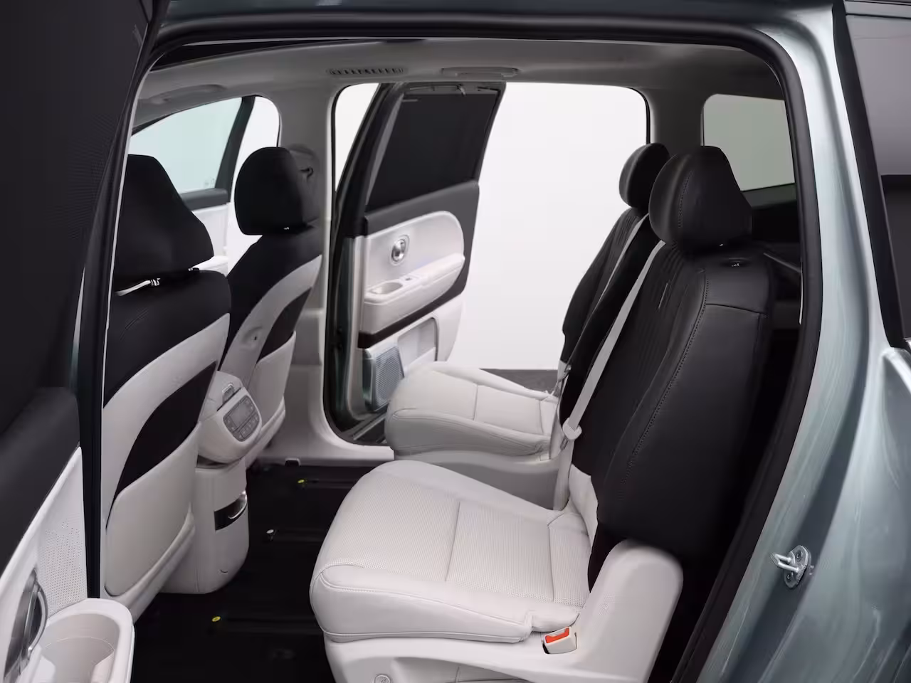 Hyundai IONIQ 9 Lounge AWD+ 6p. 110.3 kWh | Camerabeeld Buitenspiegels | Warmtepomp | Stoelen vóór & achte